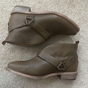 Koolaburra by Ugg ankle boot